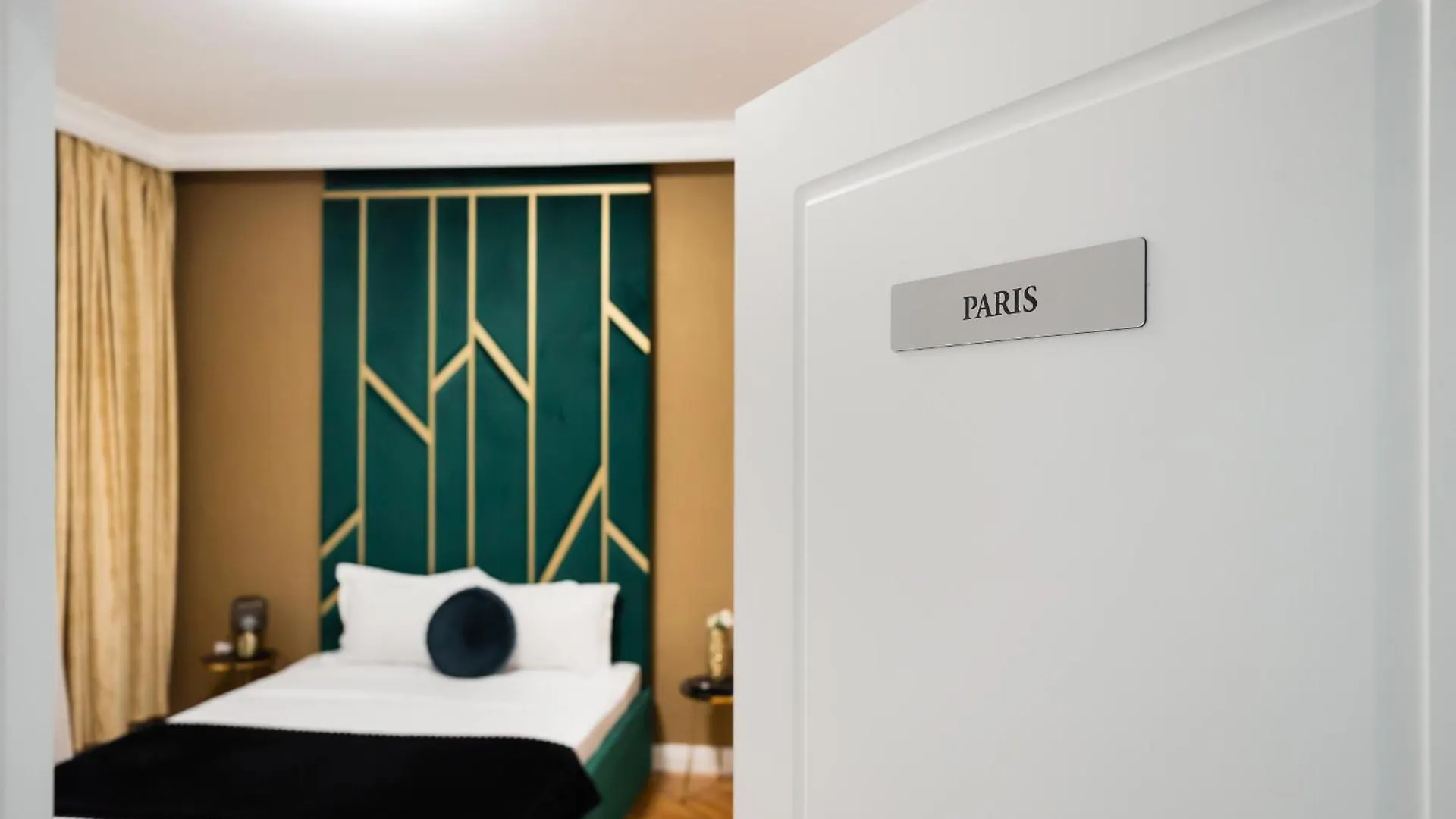 Bucharest Studios Paris Room