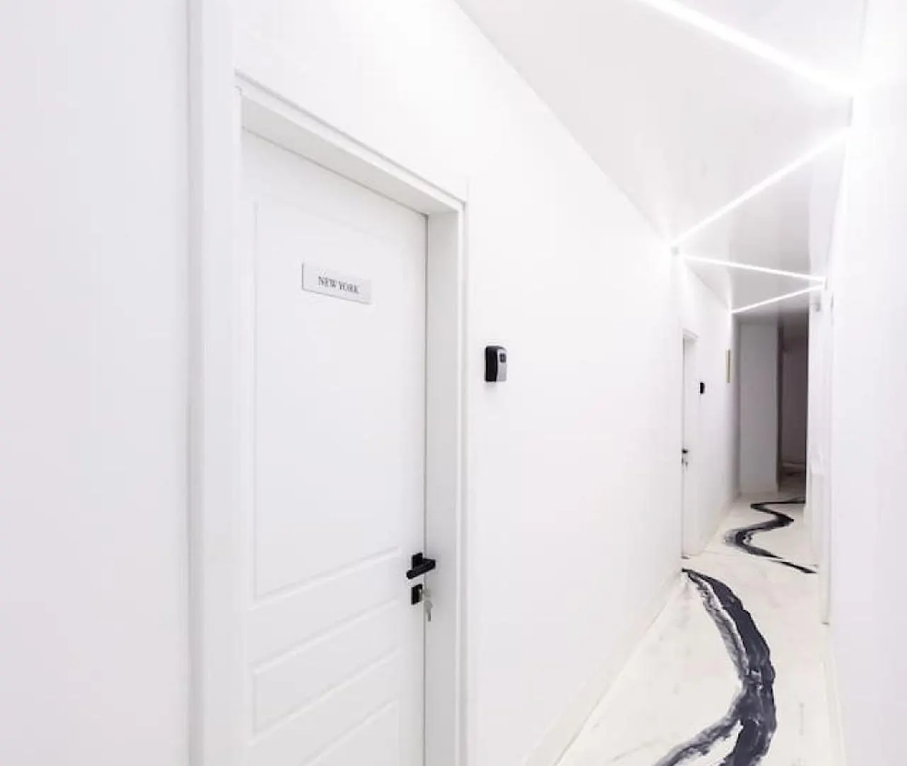 Bucharest Studios Paris Room 0*,