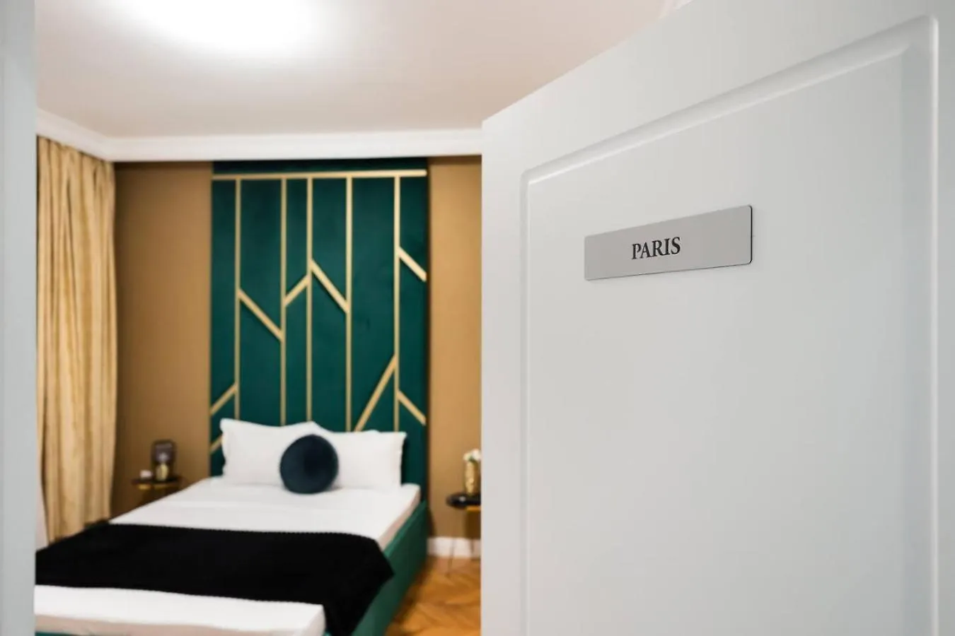Bucharest Studios Paris Room Apartment