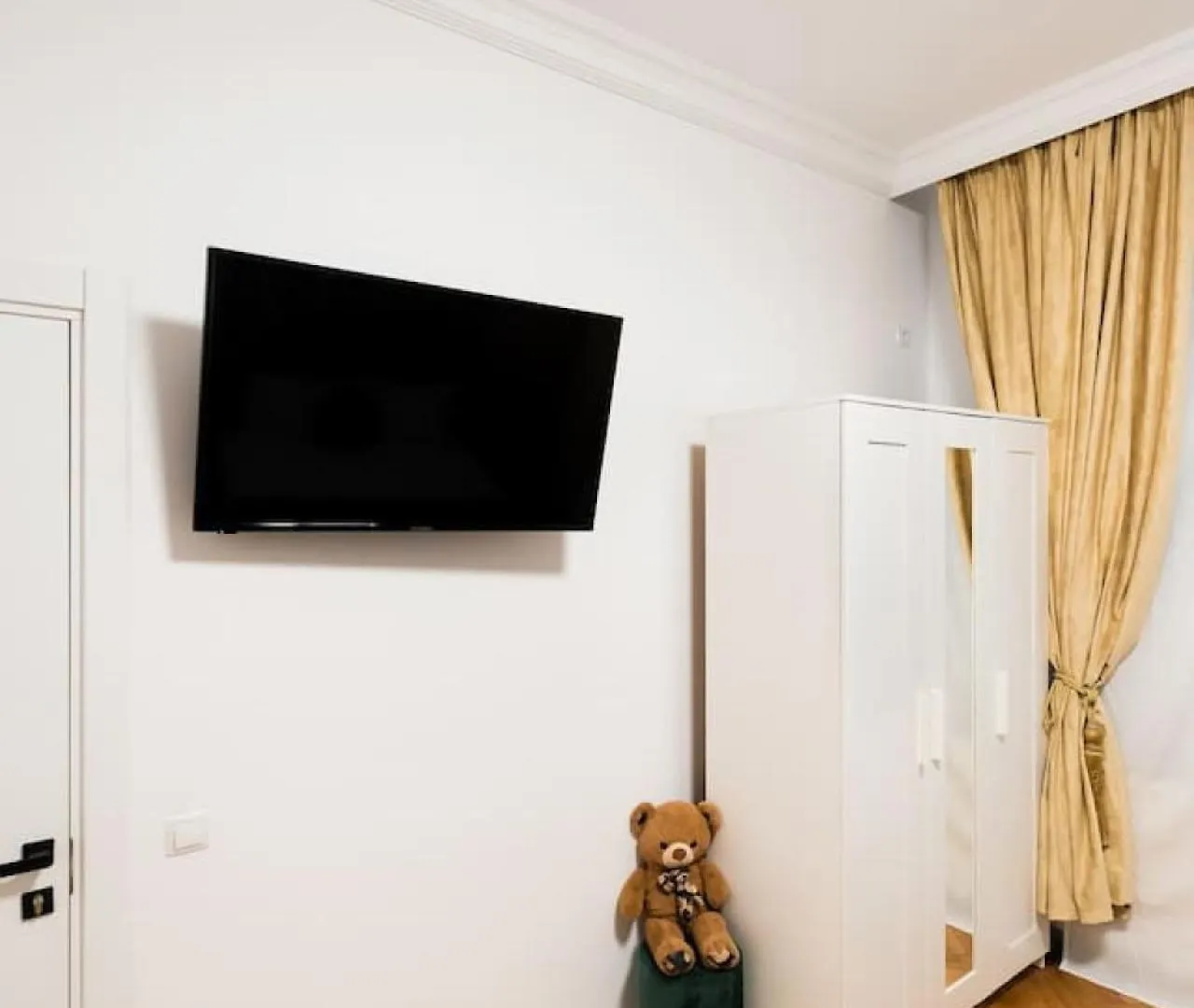Bucharest Studios Paris Room Romania